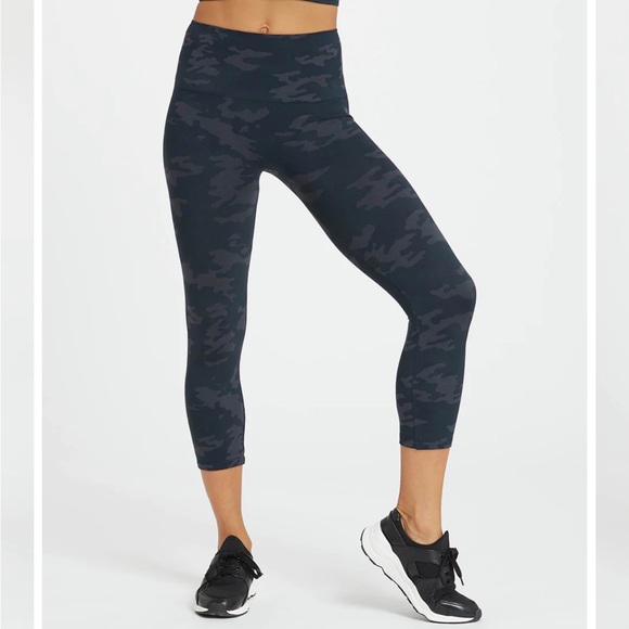 SPANX Look at Me Now Seamless Cropped Leggings S - Picture 2 of 11